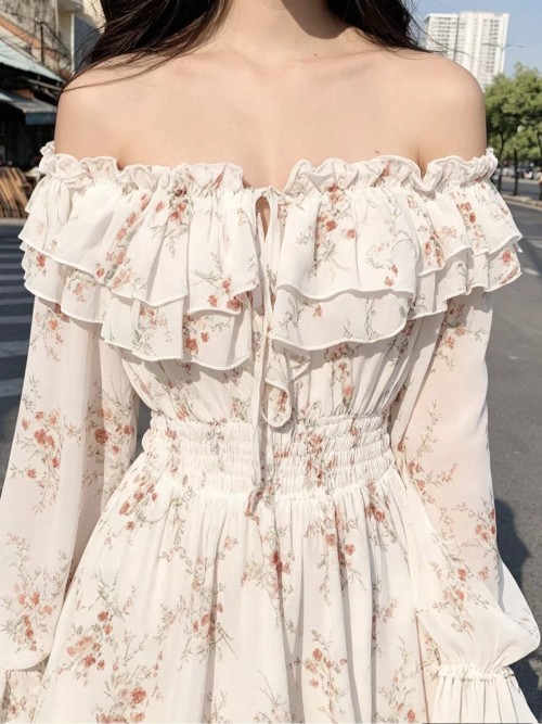 French-style gentle style one-shoulder floral dress for women in spring and summer, with a fitted waist for slimming ef